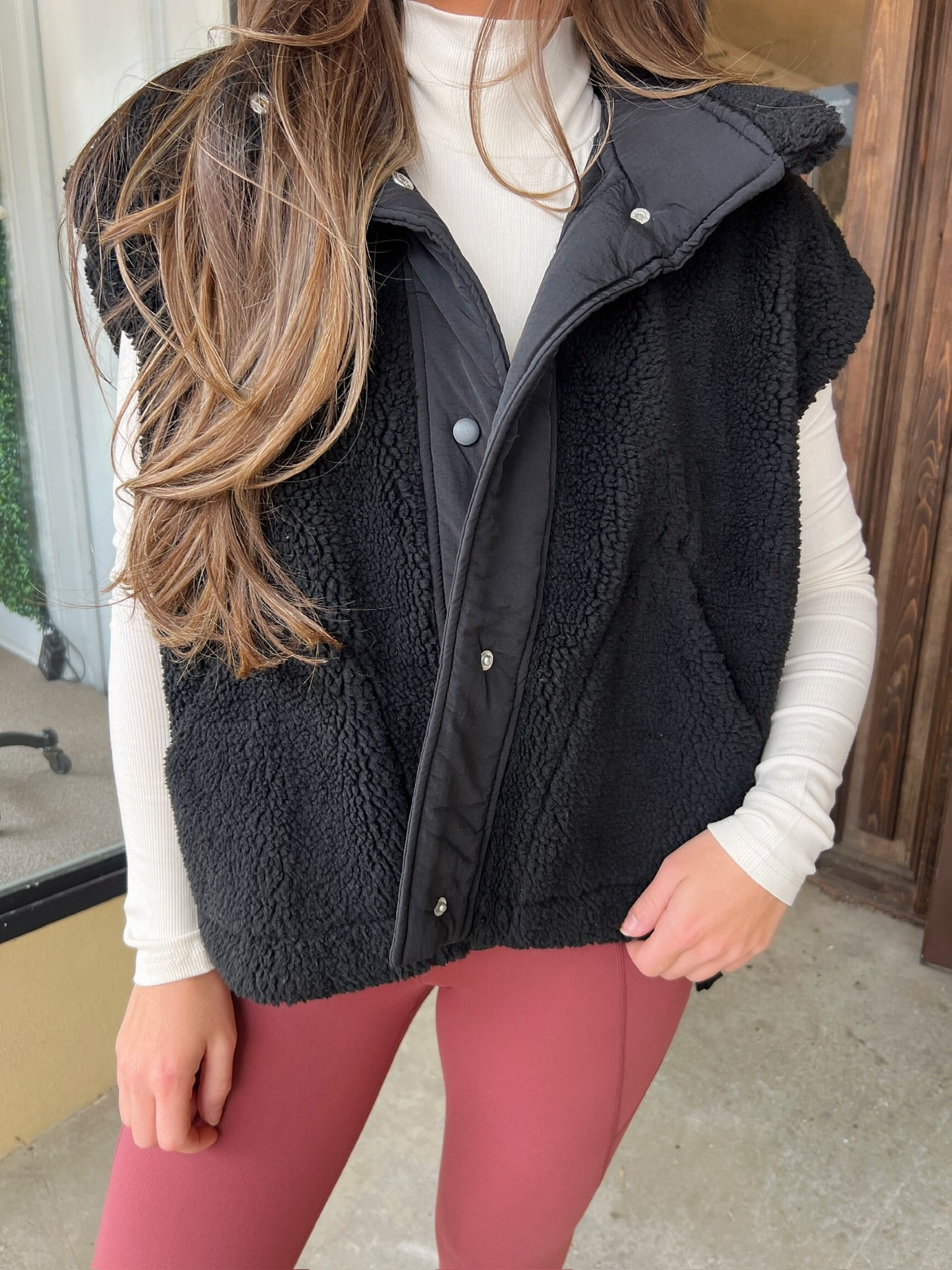 hansen sherpa vest in black