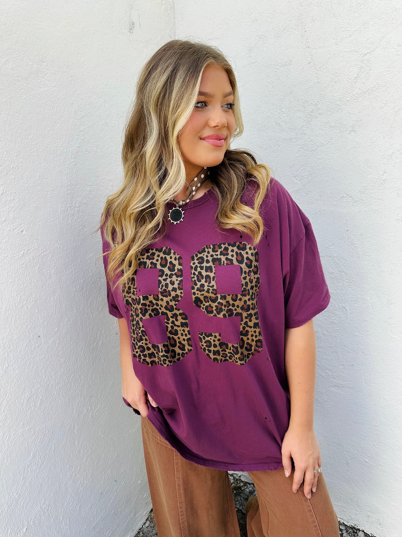 leopard 89 graphic tee in burgundy