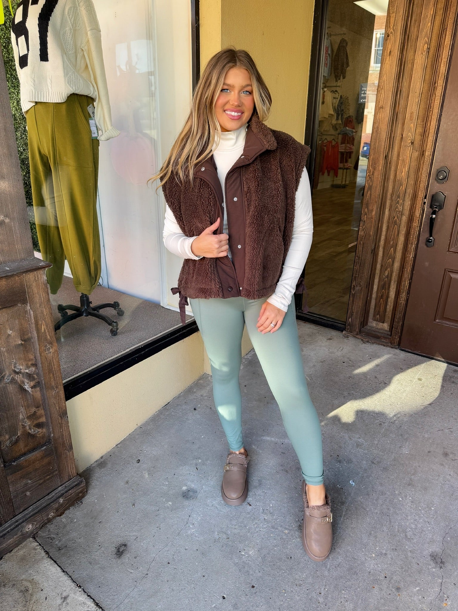 hansen sherpa vest in chocolate