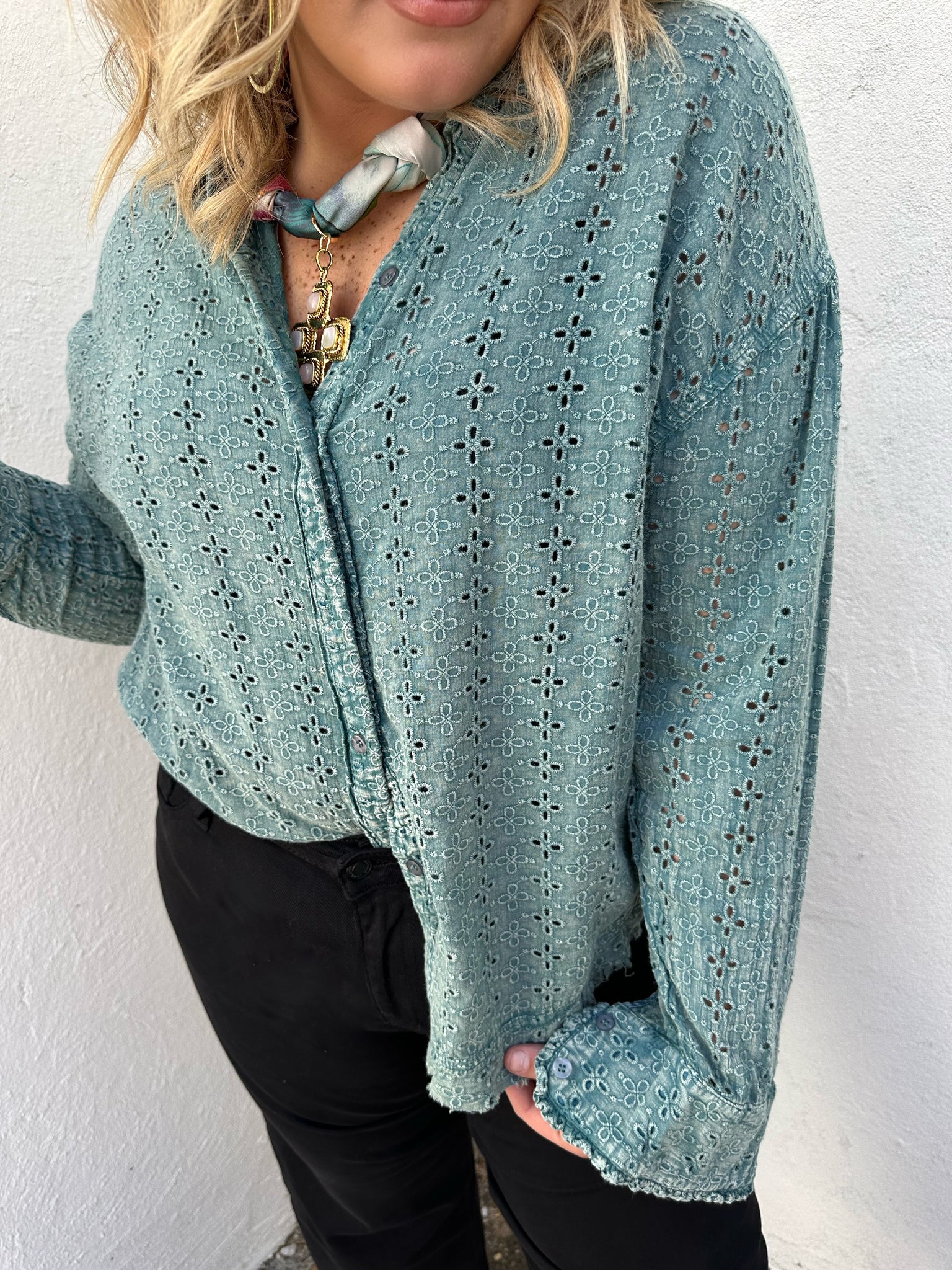 callum eyelet button up top