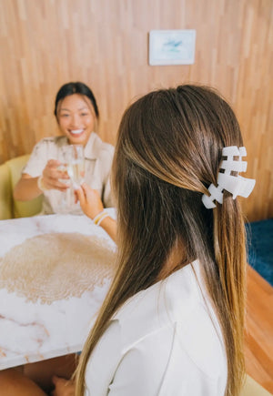 teleties classic hair clip - medium (coconut white)