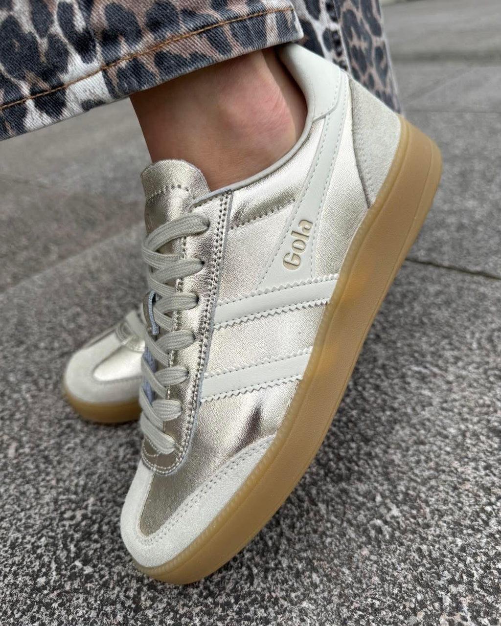 Gola viper metallic trainer in gold/off white