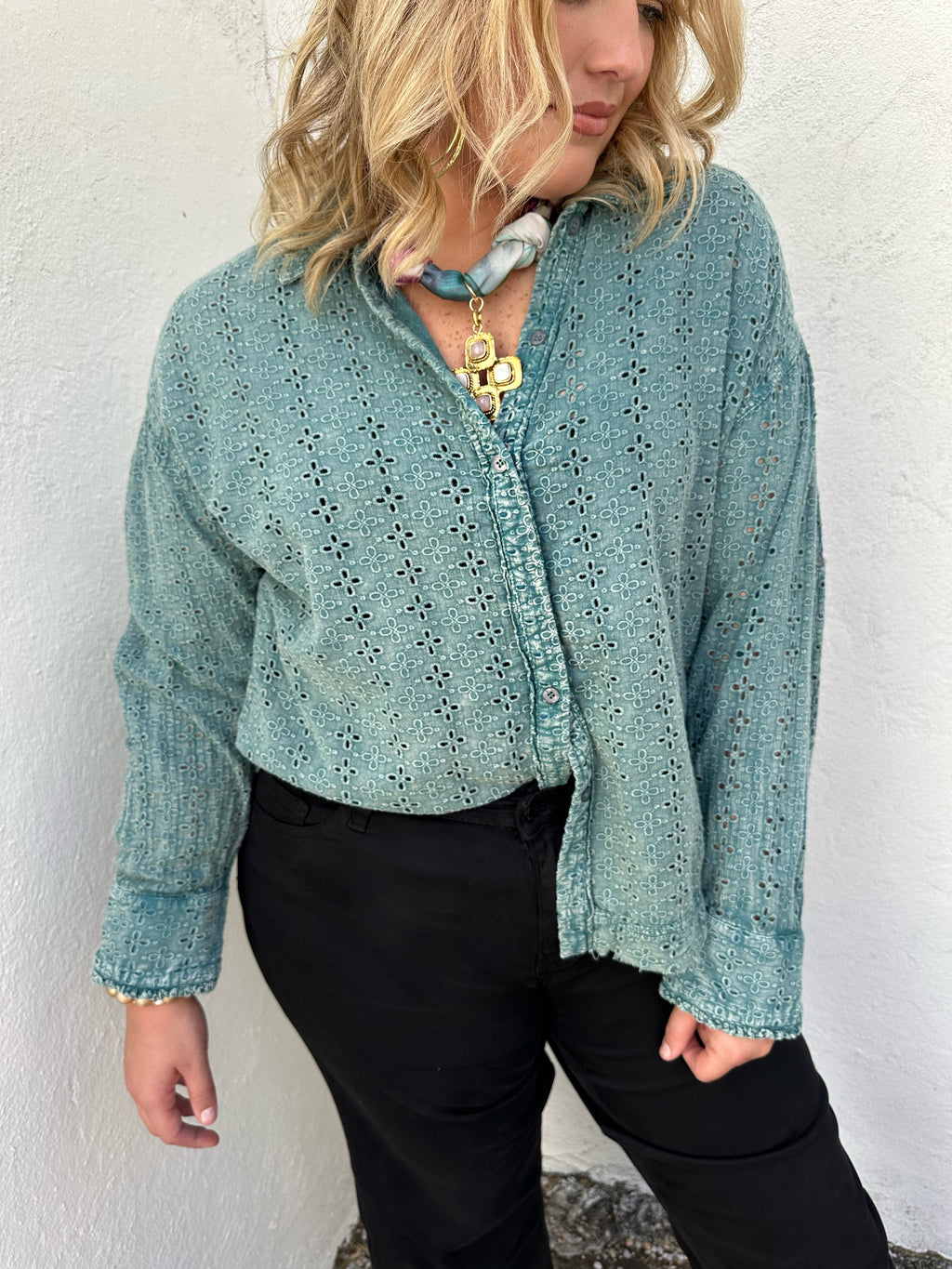 callum eyelet button up top