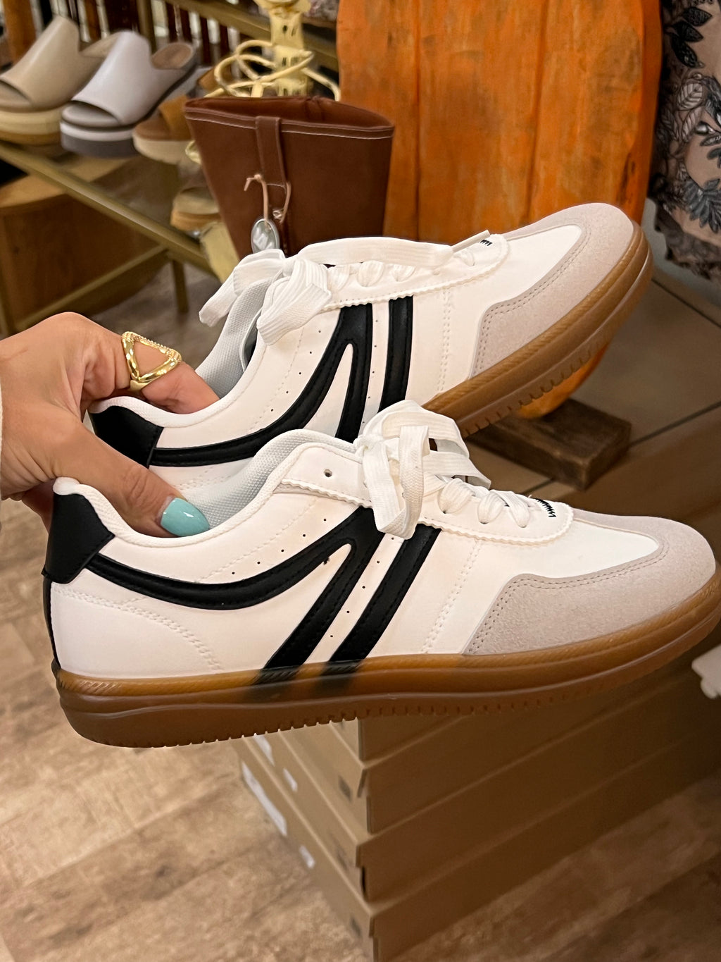 gianna sneaker